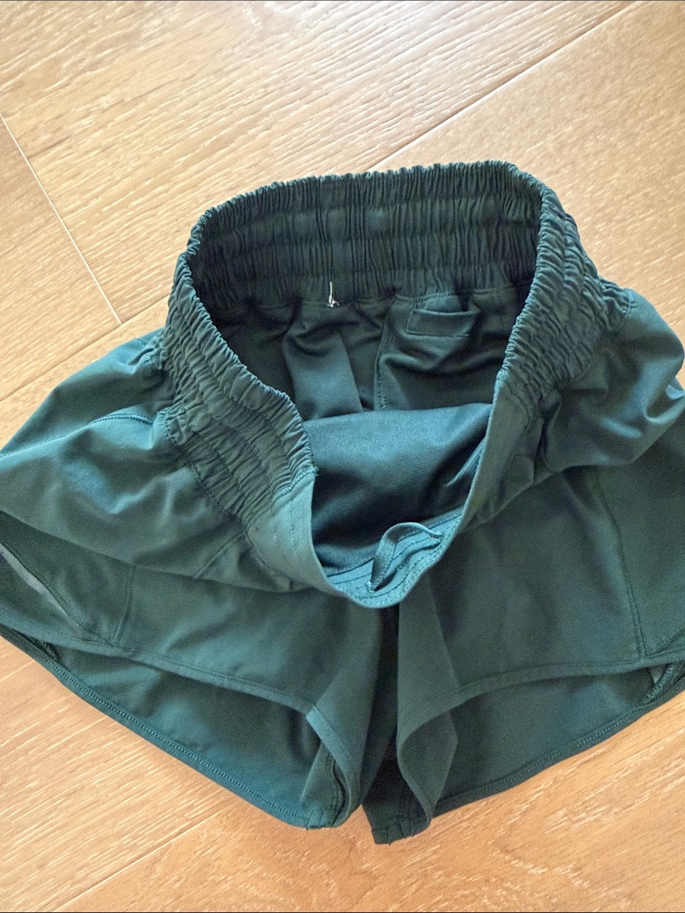 lululemon athletica Hotty Hot shorts size 2 high rise 2.5” inseam green - Picture 3 of 4